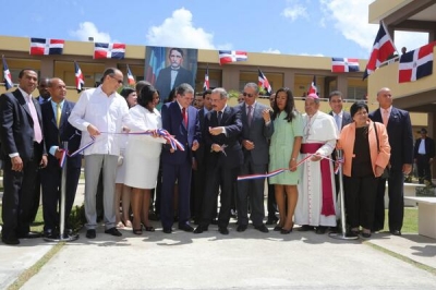 El presidente Danilo Medina hace corte de cinta para dejar formalmente iniciado el nuevo Año Escolar en República Dominicana.  