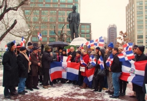 Consulado de RD en NY, depositan ofrendas florales ante la estatua de Juan Pablo Duarte
