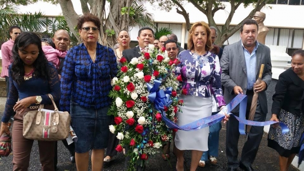 Depositan en PR ofrenda floral ante el Busto a Juan Pablo Duarte: 