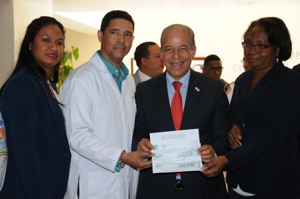 Centro de salud en Monte Plata recibe 21 millones 600 mil pesos:  