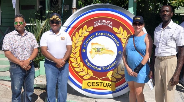 Cuerpo especializado de seguridad turística realiza acción cívica en isla Saona 