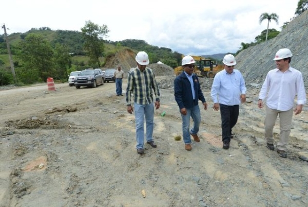 MOPC destaca avances en construcción de la carretera Piedra Blanca-Rancho Arriba: 