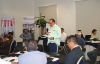 Omar Ramírez Tejada, vicepresidente ejecutivo del Consejo Nacional para el Cambio Climático y el Mecanismo de Desarrollo Limpio, mientras conduce una de las sesiones de trabajo.