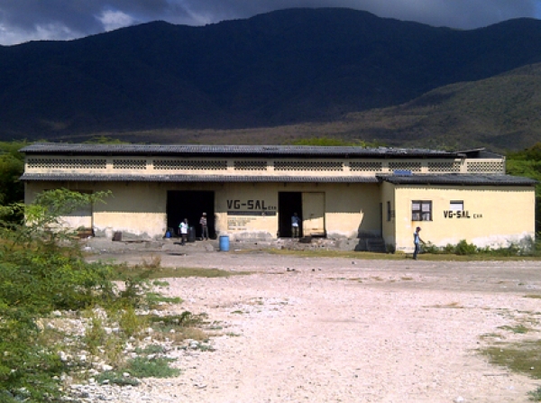 Planta abandona de la vieja administración de la mina de sal de Jaquimeyes.