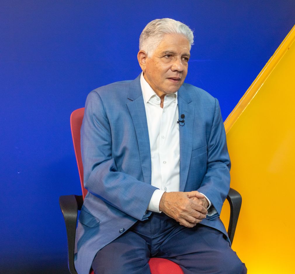 Eduardo Estrella, senador por Santiago y líder del Partido Dominicanos por el Cambio (DXC).