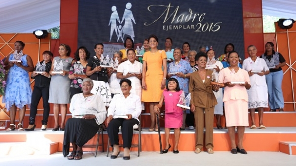 Primera Dama reconoce a 25 madres de la región Sur: 