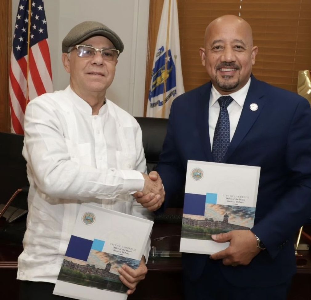 Alcaldes Manuel Jiménez y Brian Depeña acuerdan colaboración en cultura, turismo, promoción empresarial, medioambiente y otras áreas.