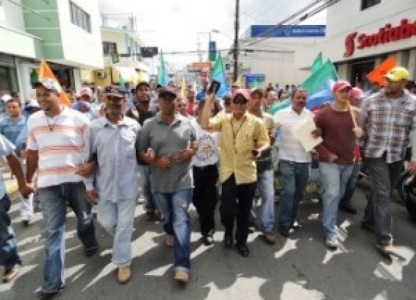 Marchan en Salcedo en demanda de libertad acusados asesinar raso PN: 