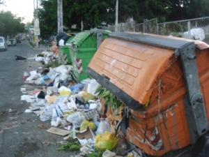 Ingenio Arriba y la avenida Yapur Dumit se hunden en basura