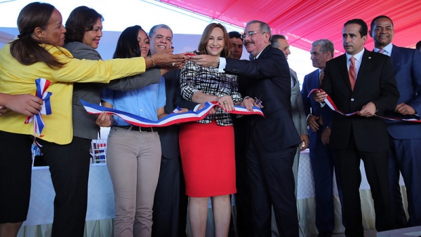 Presidente Danilo Medina integra liceo a tanda extendida en Gurabo:  