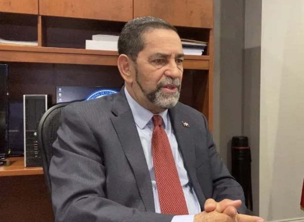 La foto muestra al Cónsul General de la República Dominicana en New York, Eligio Jaquez.