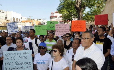 Cientos de ciudadanos exigen Danilo Medina enfrente corrupción e impunidad: 