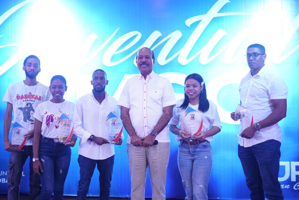 El anuncio fue hecho durante un acto realizado en la víspera del Día Nacional de la Juventud, donde fueron reconocidos nueve jóvenes del municipio.