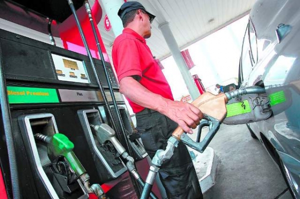 Ministerio de Industria y Comercio dispone rebaja en gasolinas; suben gasoil, GLP: 