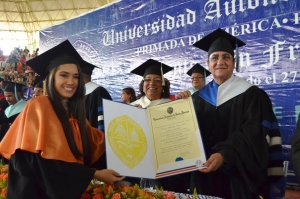 Universidad Autónoma de Santo Domingo gradúa 424 nuevos profesionales: 