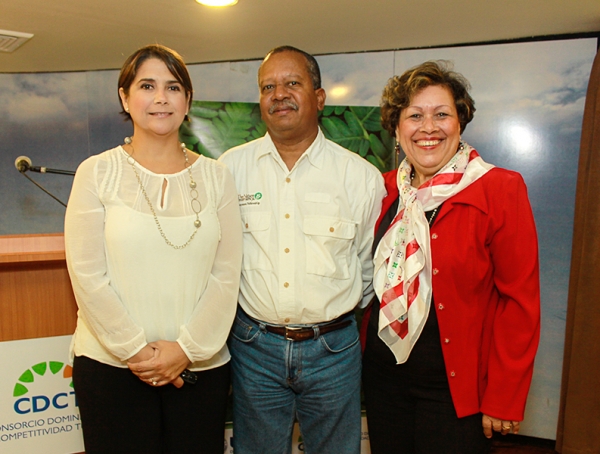 Lissette Gil, Francisco NuěnŢez y Faustina Varela.