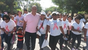 Alcalde se une a la caminata lucha contra el cáncer de mama‏: 