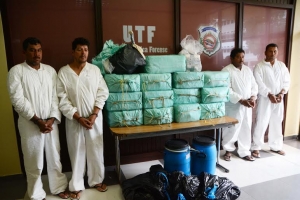 Dirección Nacional de Control de Drogas intersetan lancha con paquete de cocainas:  