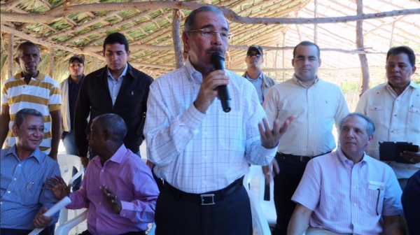 Presidente Danilo Medina otorga ayuda a productores de Pedernales y Neyba: 