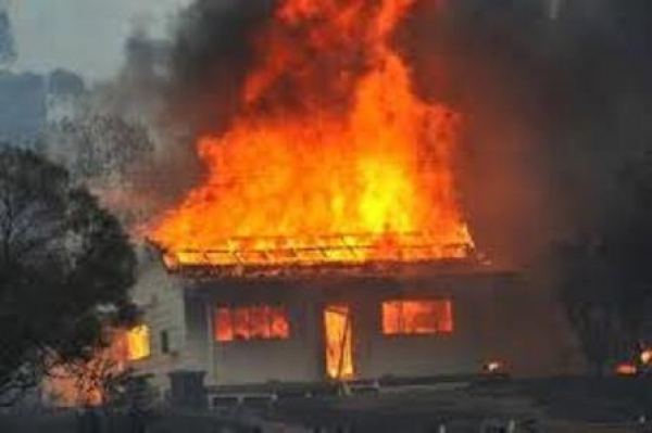 Mueren 2 niños al incendiarse su vivienda: 