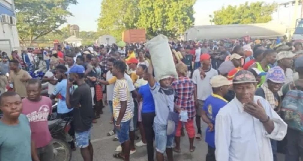 Haitianos abarrotan mercado de Dajabón.