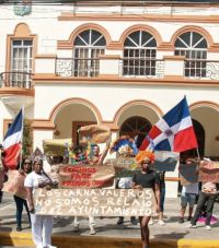 Los ganadores de los premios del carnaval se manifestaron frente al Ayuntamiento.