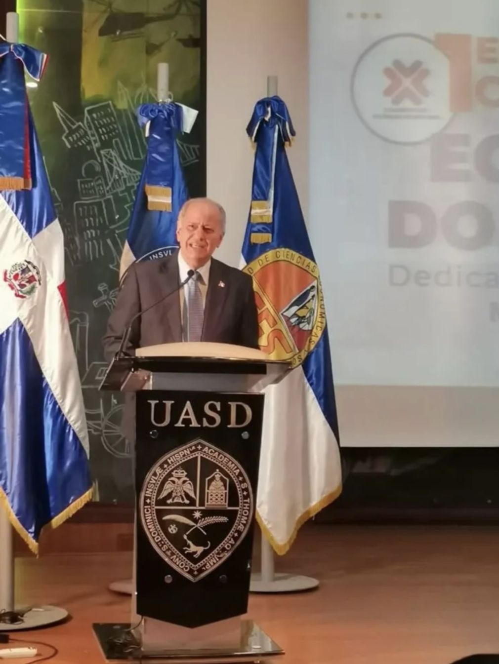 ·        El ex vicerrector administrativo de la UASD José Serulle Ramia dictó una conferencia en el marco de la celebración del Primer Congreso de Economía Dominicana, y a propósito de la conmemoración del Día Nacional del Economista.