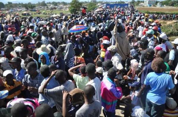 Haitianos protestan en la frontera contra veda: 
