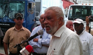 Alcalde de Cotuí manifestó limpiará las aceras del peatón