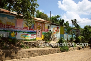 Casas pintadas en el Municipio de Miches
