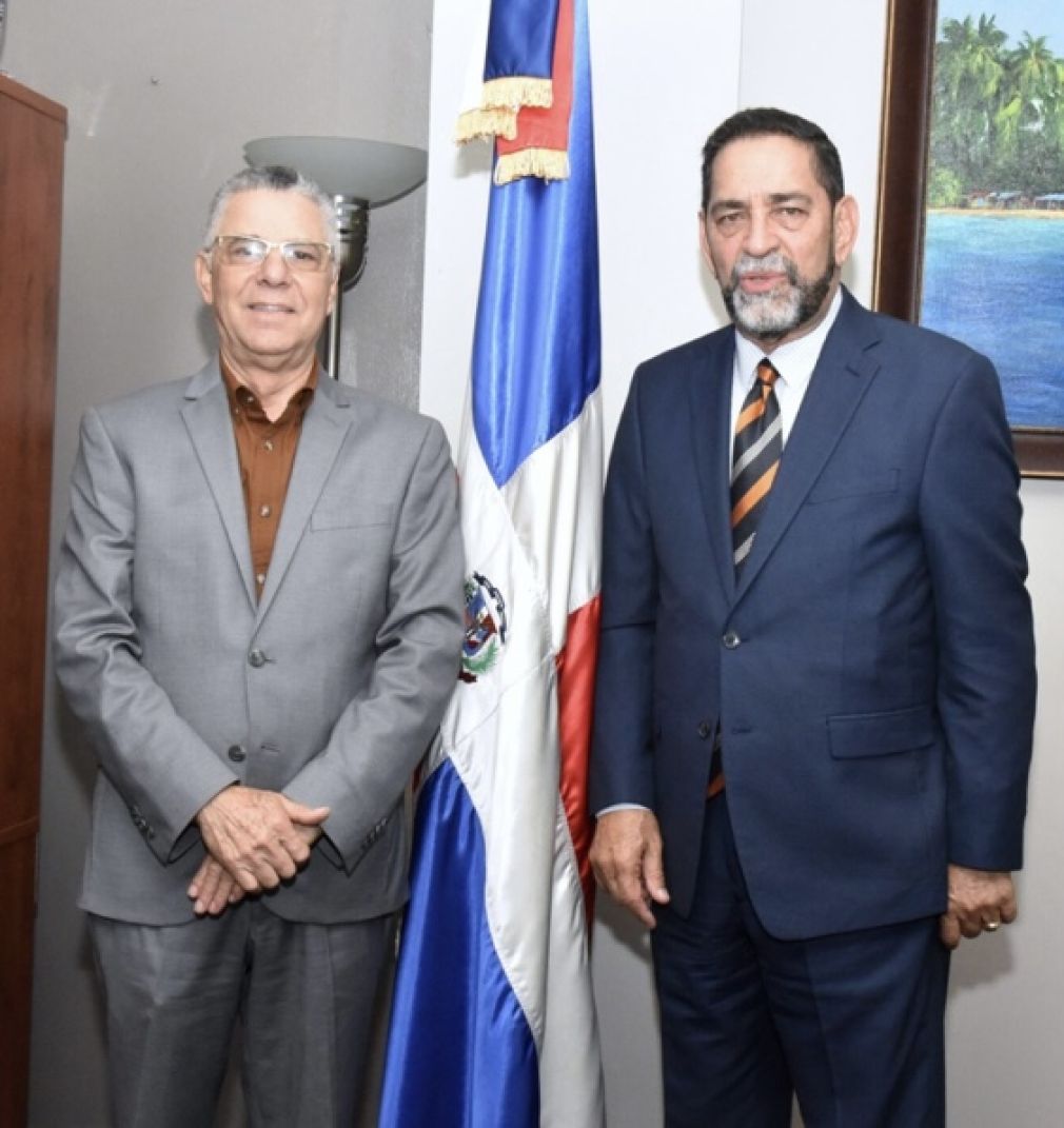 El alcalde de Santo Domingo Este, Manuel Jiménez y Eligio Jáquez, cónsul de República Dominicana en New York.