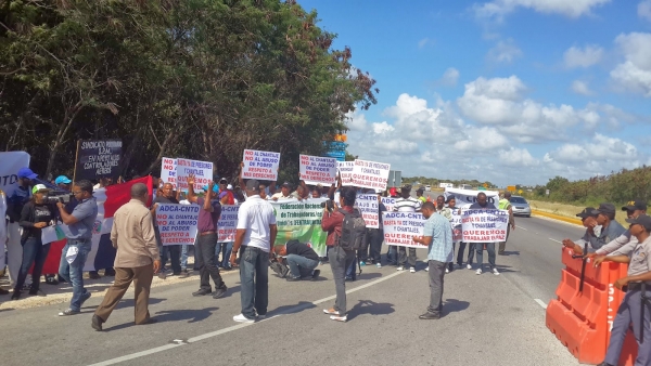 Controladores Aereos realizan protesta Aeropuerto Punta Cana