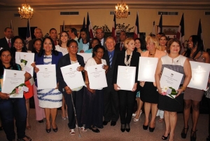 Alcalde de Santiago y concejo de regidores homenajearon a 14 mujeres: 