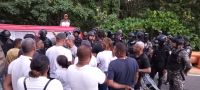 Policía Nacional frustra huelga en Barahona por falta de agua potable.
