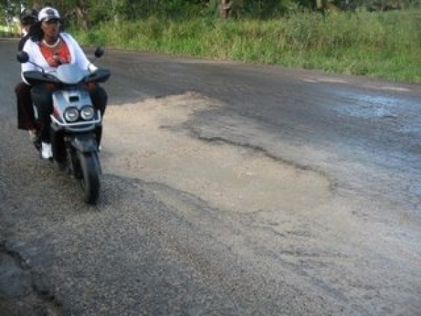Carretera San Pedro-Consuelo en pésimas condiciones