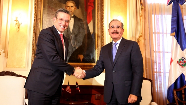 Danilo Medina y Alejandro García Padilla hablan sobre comercio y seguridad