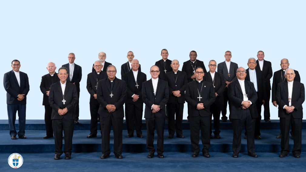 Foto grupal de los obispos.