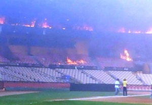 Incendio afecta al Estadio Cibao