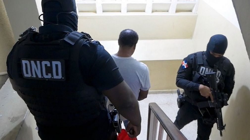 Los agentes montaron una operación de vigilancia y seguimiento en la calle Salomé Ureña del Residencial Bávaro, Punta Cana.