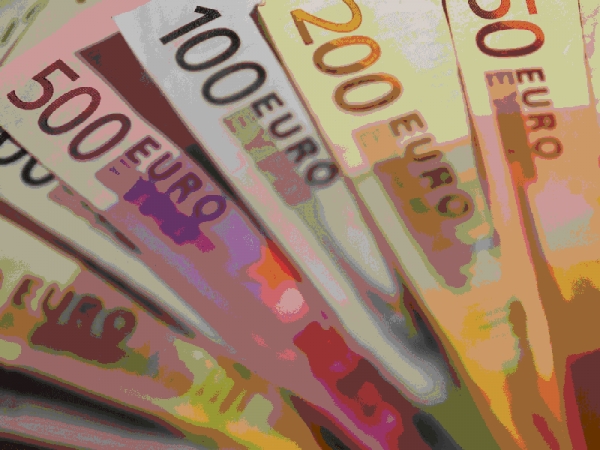 Grecia recibe nuevo préstamo por más de cinco mil millones de dólares