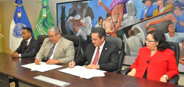 Uasd y Senasa firman acuerdo que beneficiará a estudiantes y sus familiares: 