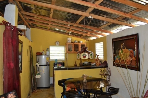 Interior de una de las viviendas beneficiadas por la ONG internacional Habitat Dominicana.