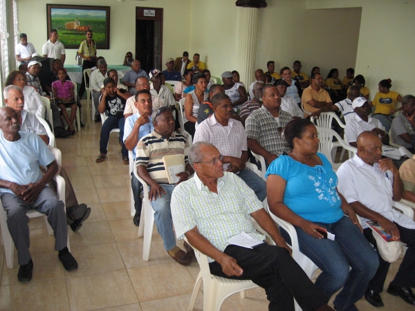 Público que se beneficio el proyecto educativo de la Liga Municipal Dominicana.