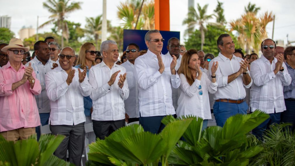 El Presidente Luis Abinader inauguró la obra junto con la alcaldesa del Distrito Nacional y el administrador del Banco de Reservas.