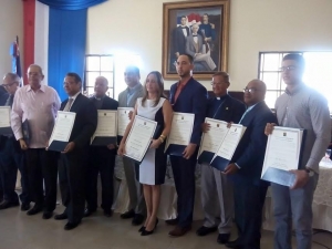 Ayuntamiento SFM galardona a presidente del CDP: 