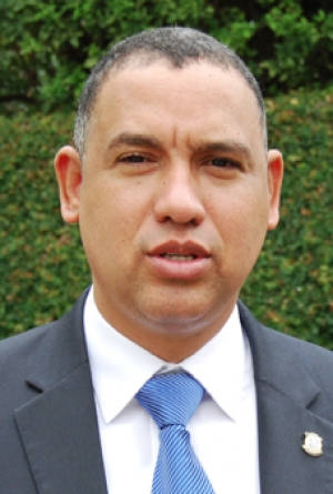 Diputado acusa a Alcalde Santo Domingo Este de no dar oportunidades a los jóvenes en su gestión