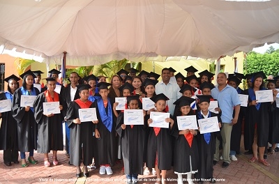 Indotel y Ayuntamiento gradúan a 67 jóvenes y adultos en Monseñor Nouel