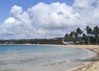 En la línea costera de la provincia de Samaná, una de las playas del municipio de Las Terreras. Fotografía de Freddy Medrano.