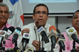 Canciller Andrés Navarro destaca labor de los periodistas dominicanos en favor de la democracia: 
