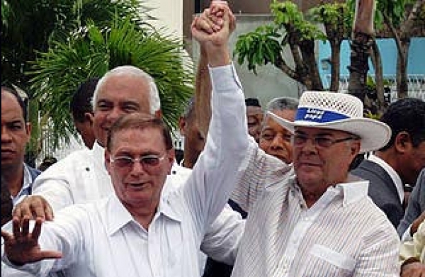 Luis Incháusti (líder de bases PLD) e Hipólito Mejía, canditato presidencial (PRD).